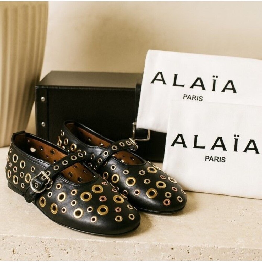 Alaia grommet Mary Jane ballet flats!